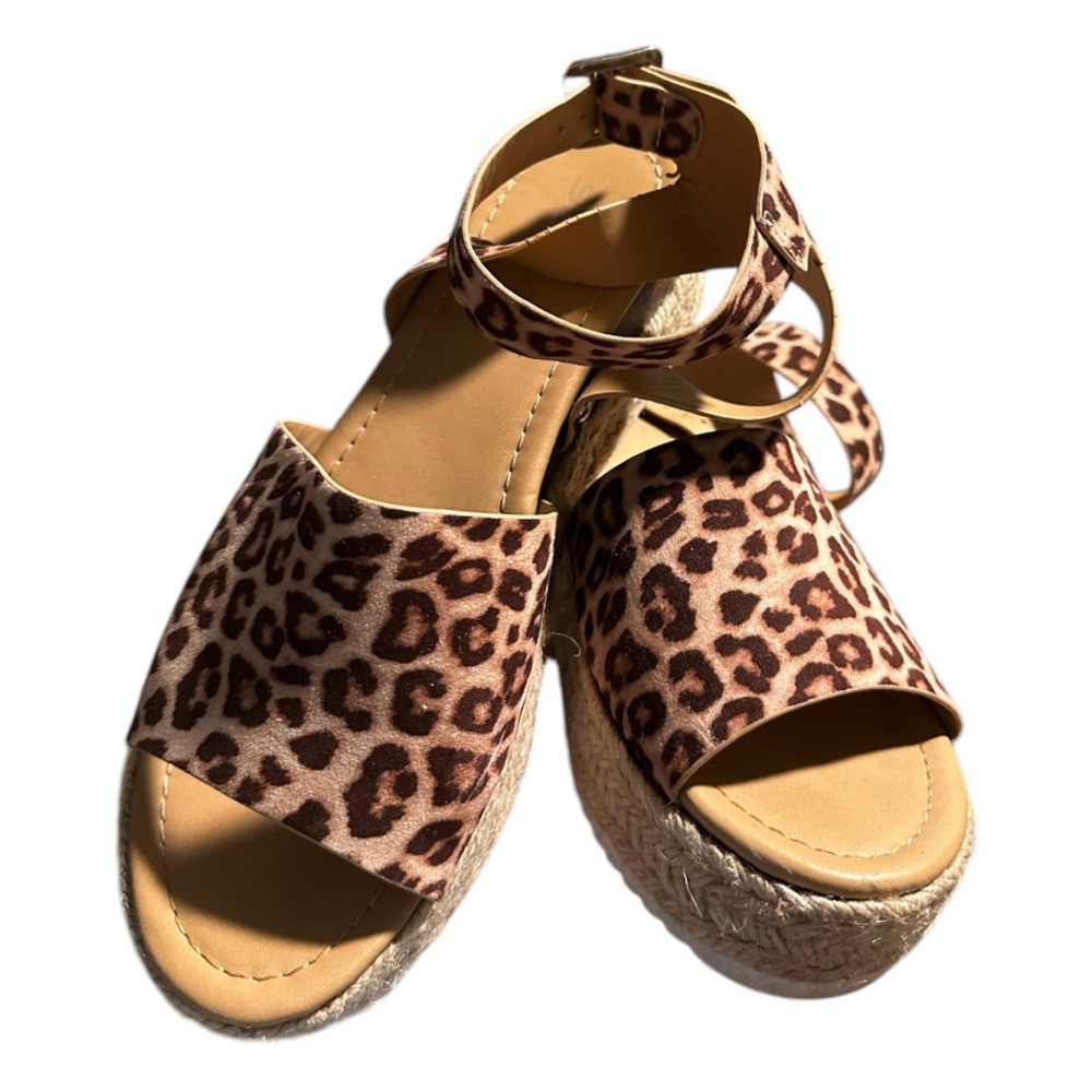 💙 SODA Cheetah Platform Sandals